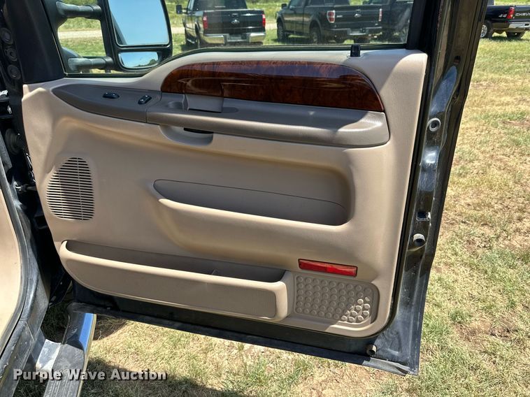 image for item DH8585 2003 Ford F250 Super Duty  Crew Cab pickup truck