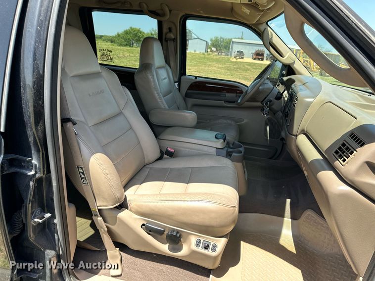 image for item DH8585 2003 Ford F250 Super Duty  Crew Cab pickup truck