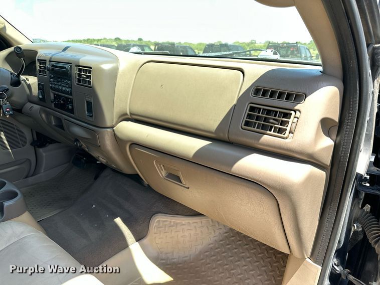 image for item DH8585 2003 Ford F250 Super Duty  Crew Cab pickup truck