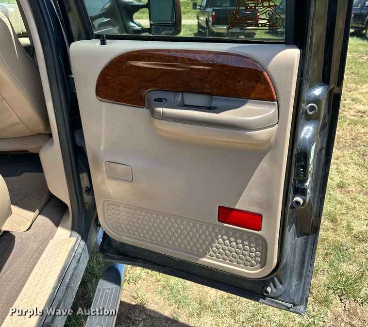 image for item DH8585 2003 Ford F250 Super Duty  Crew Cab pickup truck