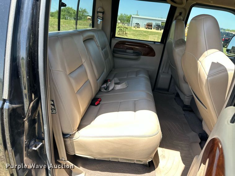 image for item DH8585 2003 Ford F250 Super Duty  Crew Cab pickup truck