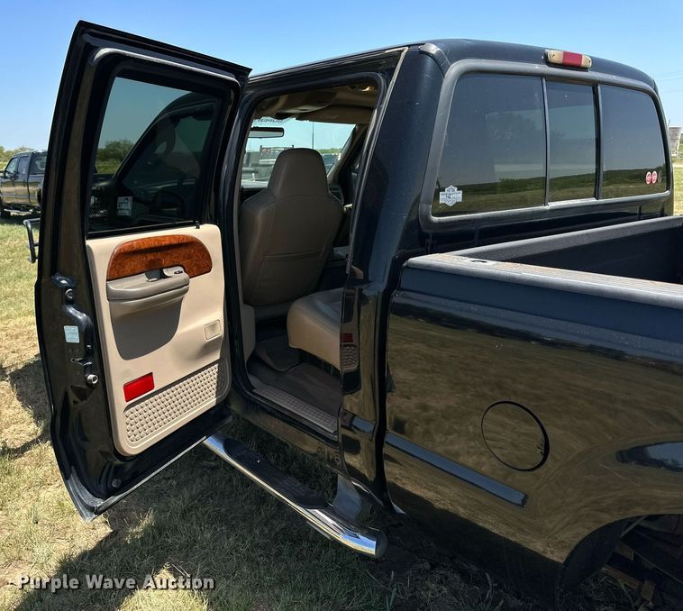 image for item DH8585 2003 Ford F250 Super Duty  Crew Cab pickup truck