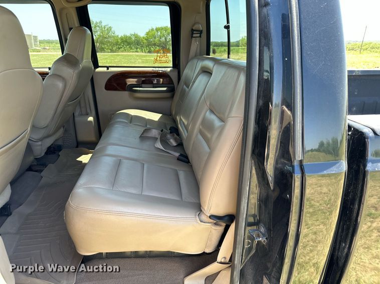 image for item DH8585 2003 Ford F250 Super Duty  Crew Cab pickup truck