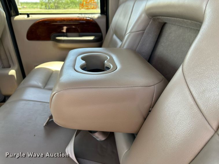 image for item DH8585 2003 Ford F250 Super Duty  Crew Cab pickup truck