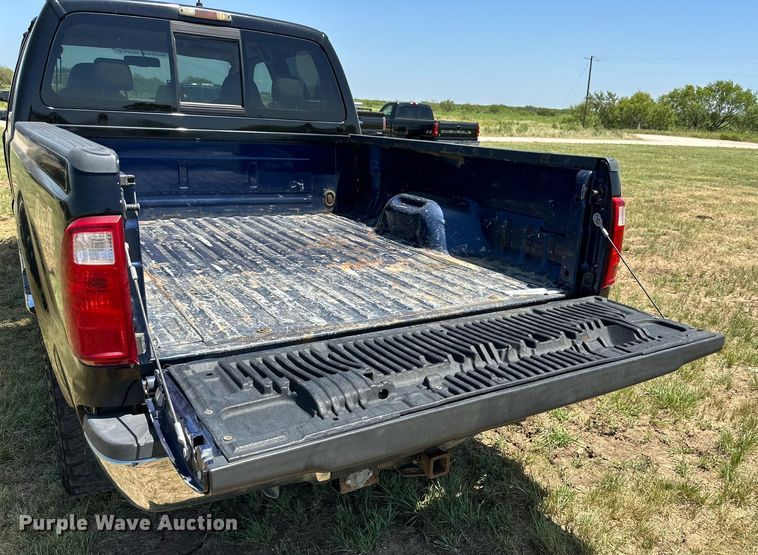 image for item DH8586 2008 Ford  F350 Super Duty  Crew Cab pickup truck