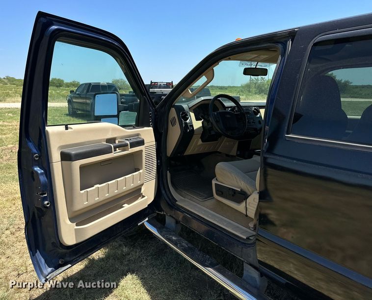 image for item DH8586 2008 Ford  F350 Super Duty  Crew Cab pickup truck