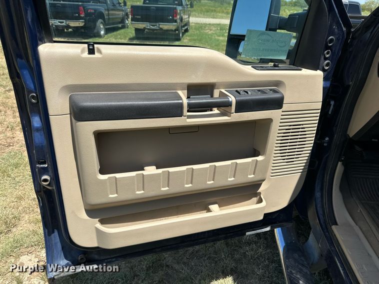 image for item DH8586 2008 Ford  F350 Super Duty  Crew Cab pickup truck