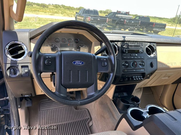 image for item DH8586 2008 Ford  F350 Super Duty  Crew Cab pickup truck