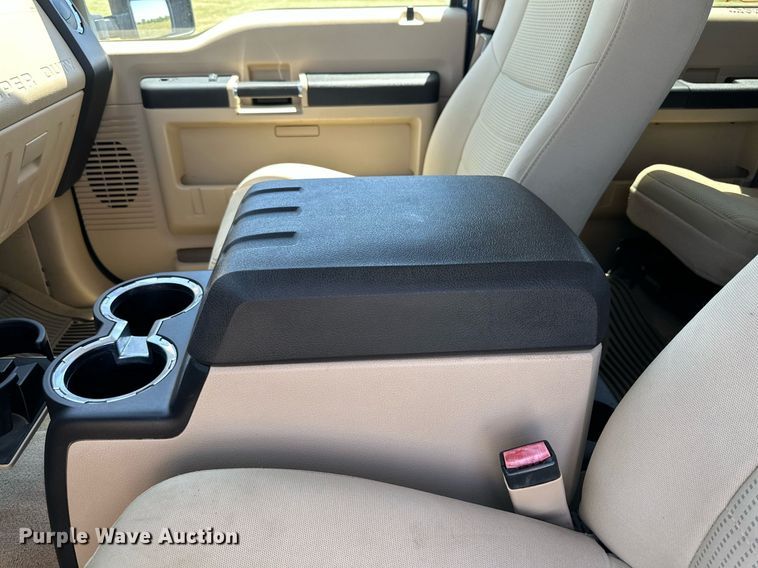 image for item DH8586 2008 Ford  F350 Super Duty  Crew Cab pickup truck