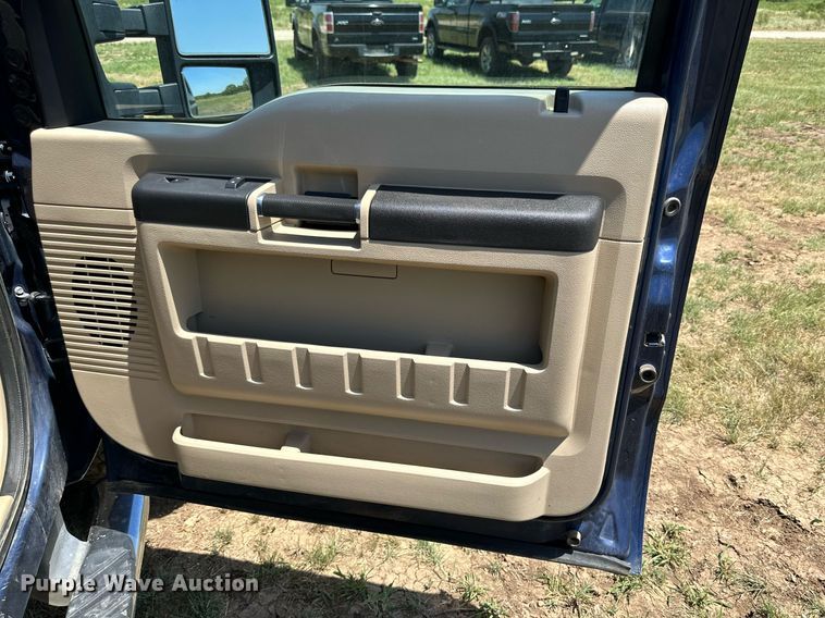 image for item DH8586 2008 Ford  F350 Super Duty  Crew Cab pickup truck