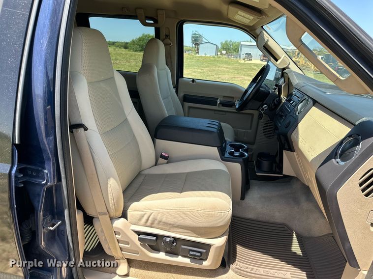 image for item DH8586 2008 Ford  F350 Super Duty  Crew Cab pickup truck
