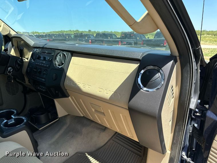 image for item DH8586 2008 Ford  F350 Super Duty  Crew Cab pickup truck