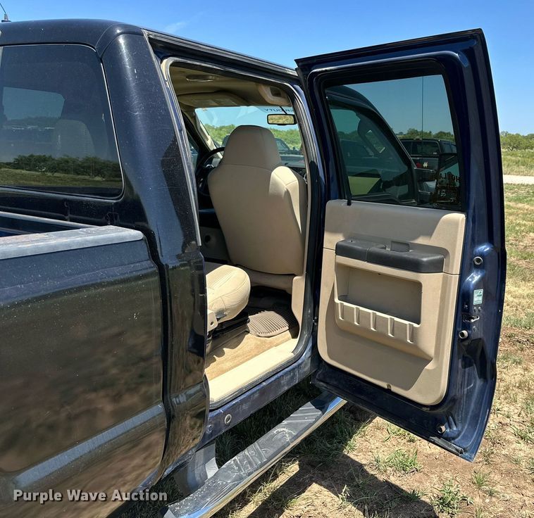 image for item DH8586 2008 Ford  F350 Super Duty  Crew Cab pickup truck