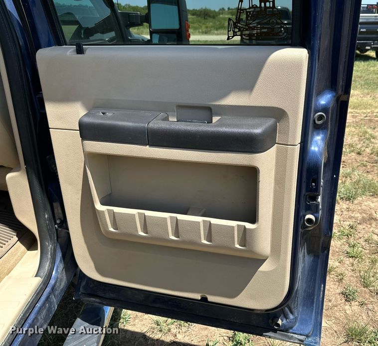 image for item DH8586 2008 Ford  F350 Super Duty  Crew Cab pickup truck