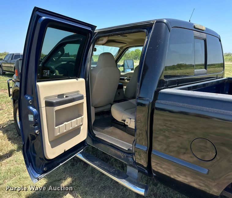image for item DH8586 2008 Ford  F350 Super Duty  Crew Cab pickup truck