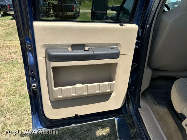 image for item DH8586 2008 Ford  F350 Super Duty  Crew Cab pickup truck