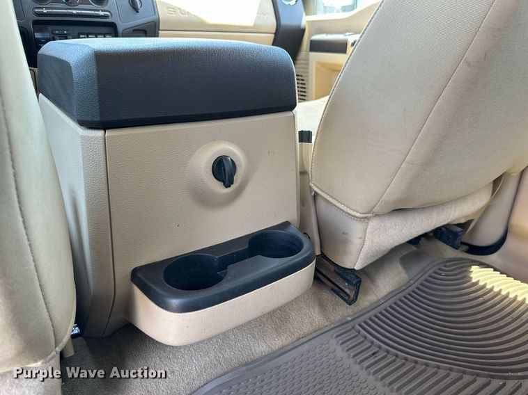 image for item DH8586 2008 Ford  F350 Super Duty  Crew Cab pickup truck