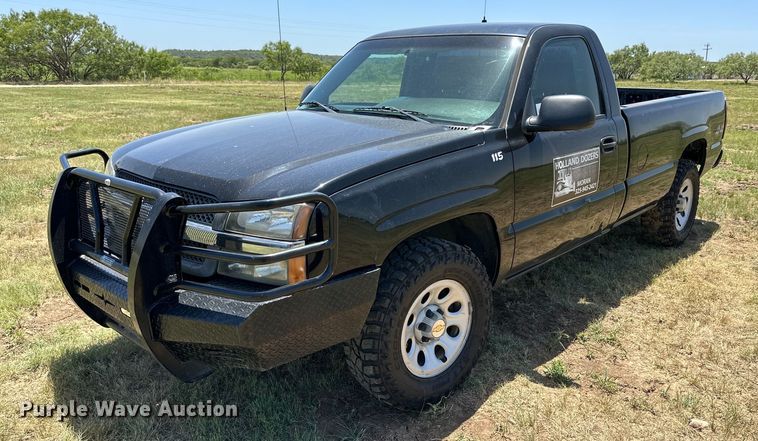 image for item DH8589 2005 Chevrolet Silverado 1500  pickup truck