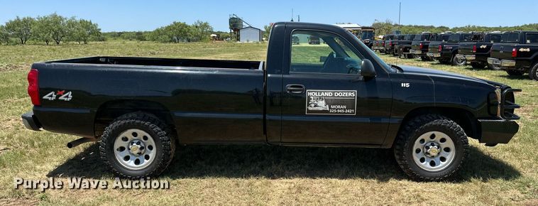image for item DH8589 2005 Chevrolet Silverado 1500  pickup truck