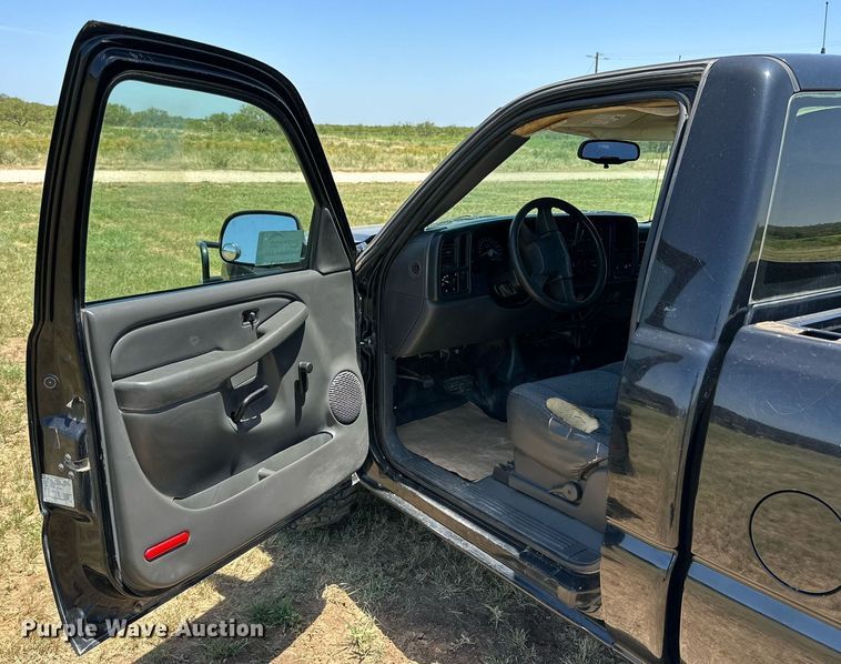 image for item DH8589 2005 Chevrolet Silverado 1500  pickup truck