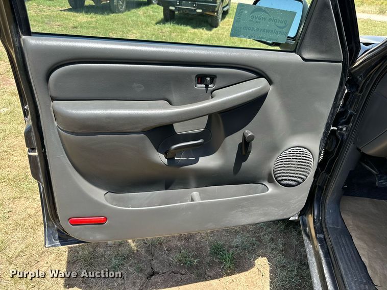 image for item DH8589 2005 Chevrolet Silverado 1500  pickup truck