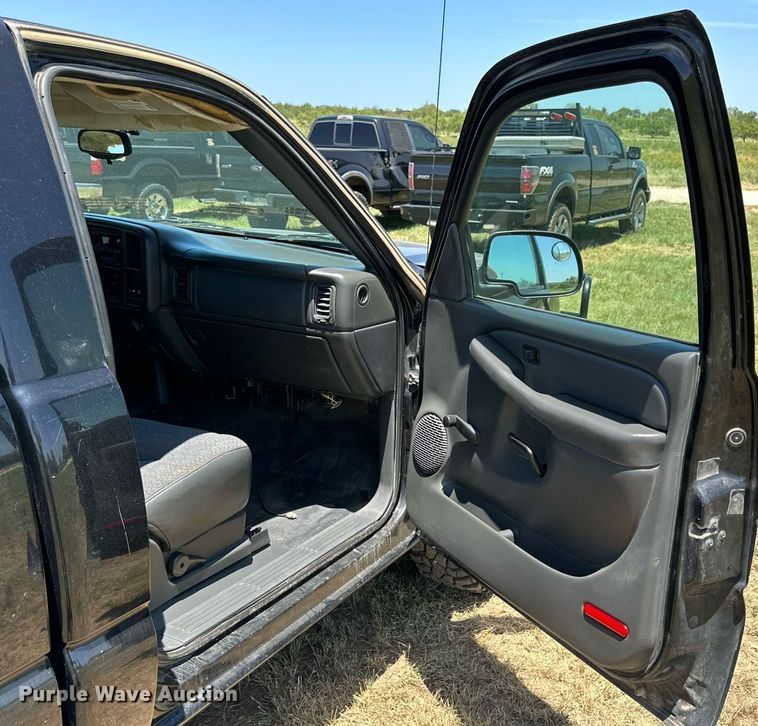 image for item DH8589 2005 Chevrolet Silverado 1500  pickup truck