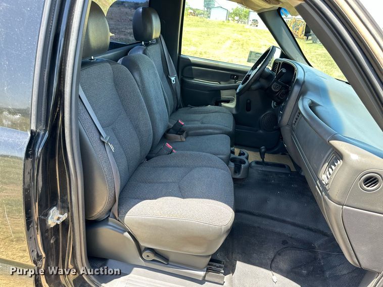 image for item DH8589 2005 Chevrolet Silverado 1500  pickup truck