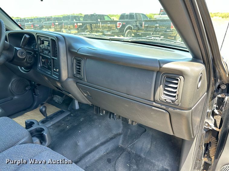 image for item DH8589 2005 Chevrolet Silverado 1500  pickup truck