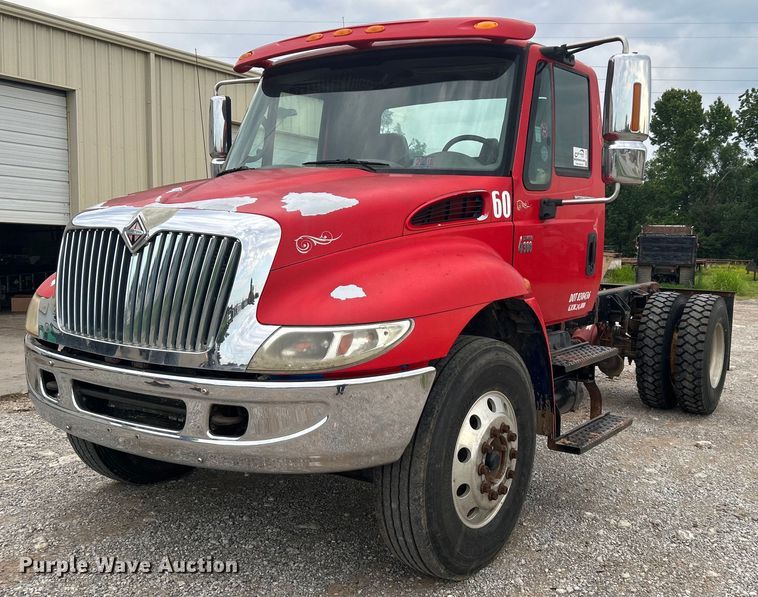 image for item DI7880 2007 International 4300  truck cab and chassis