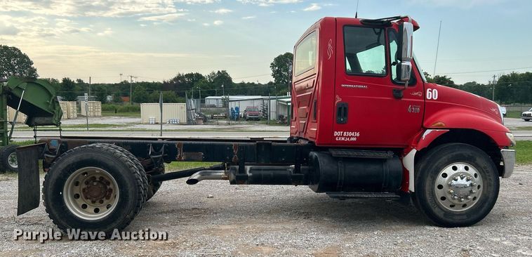 image for item DI7880 2007 International 4300  truck cab and chassis