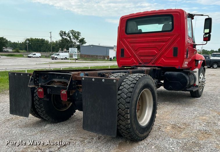 image for item DI7880 2007 International 4300  truck cab and chassis