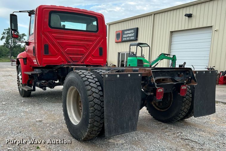 image for item DI7880 2007 International 4300  truck cab and chassis