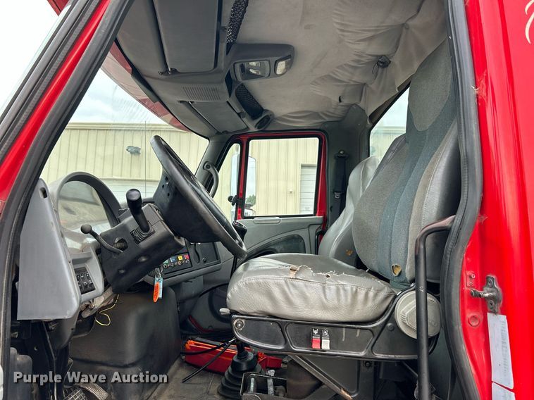 image for item DI7880 2007 International 4300  truck cab and chassis