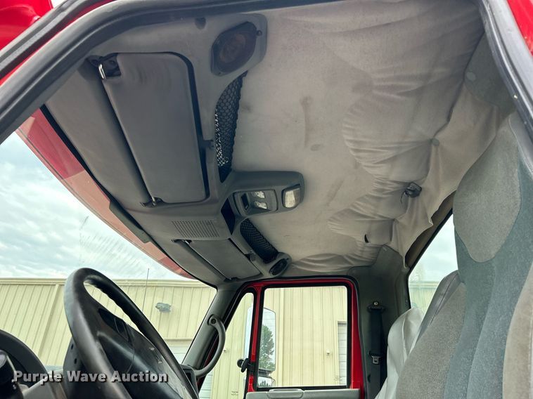 image for item DI7880 2007 International 4300  truck cab and chassis