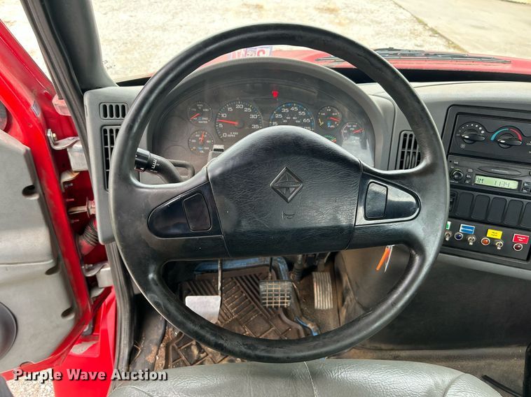 image for item DI7880 2007 International 4300  truck cab and chassis