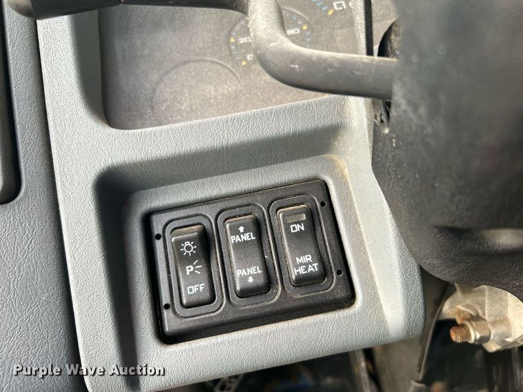 image for item DI7880 2007 International 4300  truck cab and chassis