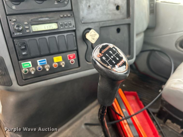 image for item DI7880 2007 International 4300  truck cab and chassis