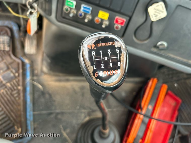 image for item DI7880 2007 International 4300  truck cab and chassis