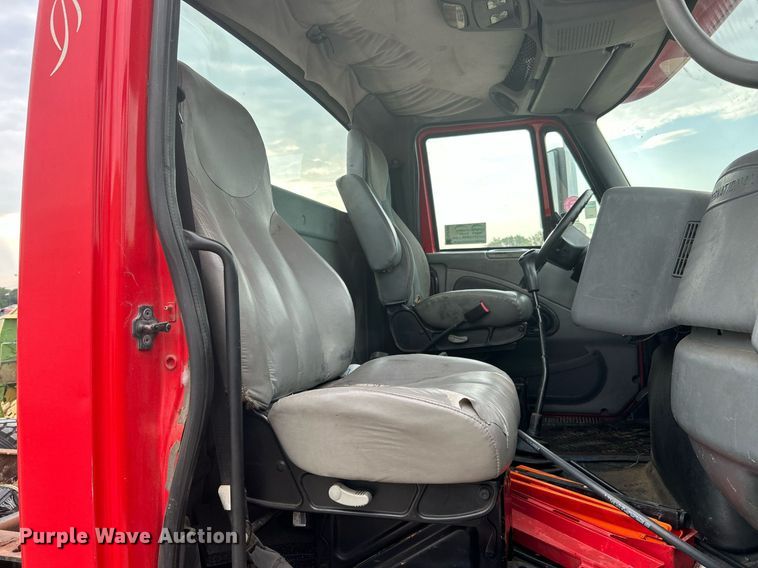 image for item DI7880 2007 International 4300  truck cab and chassis