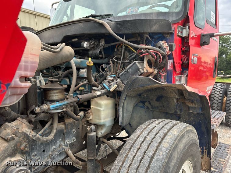 image for item DI7880 2007 International 4300  truck cab and chassis