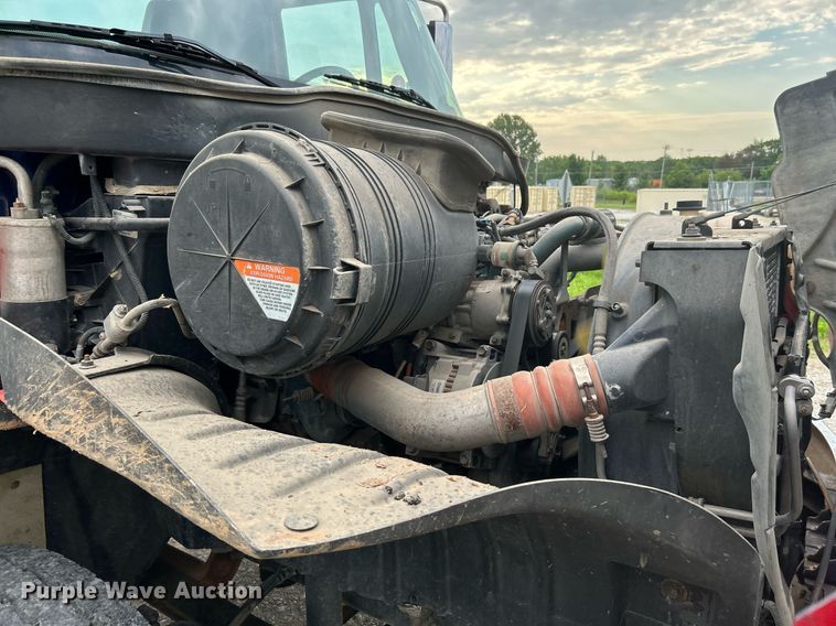 image for item DI7880 2007 International 4300  truck cab and chassis