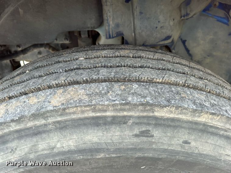 image for item DI7880 2007 International 4300  truck cab and chassis