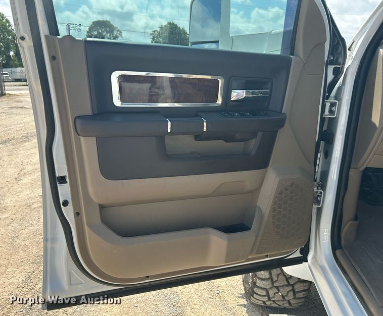 image for item DI7905 2012 Dodge Ram 5500HD  Crew Cab flatbed pickup truck