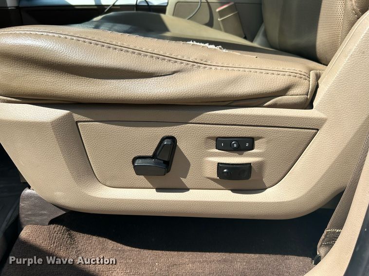 image for item DI7905 2012 Dodge Ram 5500HD  Crew Cab flatbed pickup truck