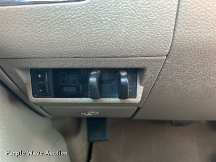 image for item DI7905 2012 Dodge Ram 5500HD  Crew Cab flatbed pickup truck