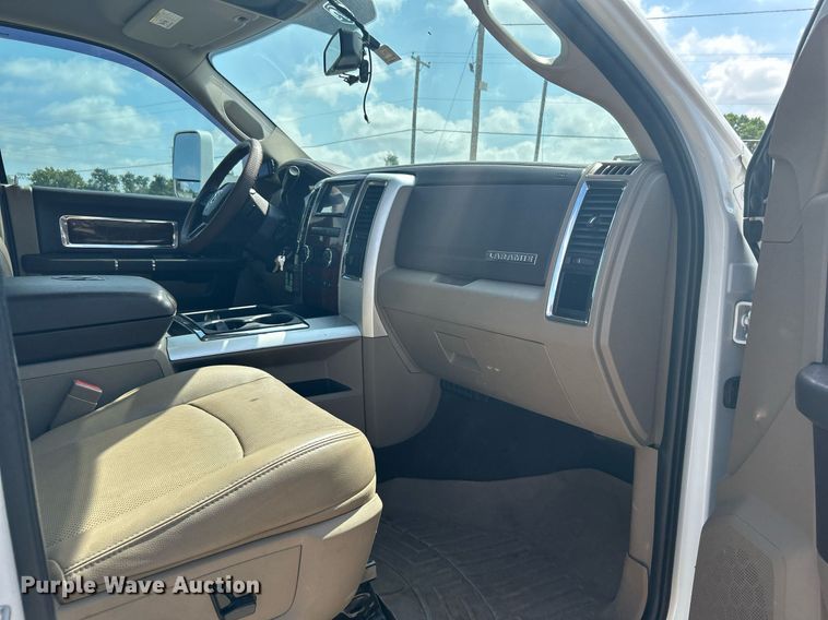 image for item DI7905 2012 Dodge Ram 5500HD  Crew Cab flatbed pickup truck