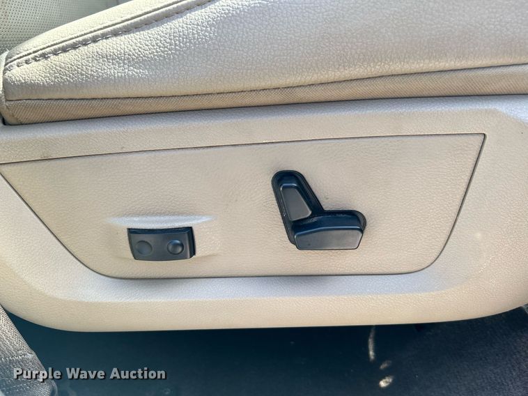 image for item DI7905 2012 Dodge Ram 5500HD  Crew Cab flatbed pickup truck