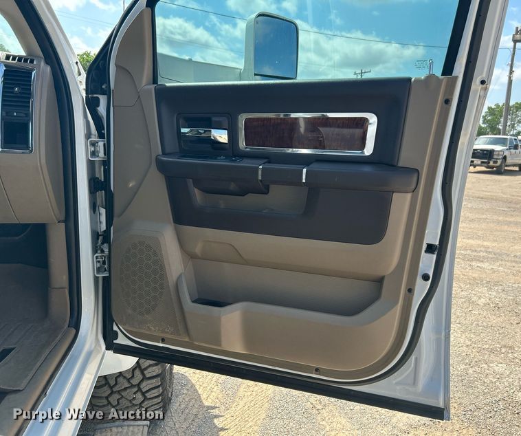 image for item DI7905 2012 Dodge Ram 5500HD  Crew Cab flatbed pickup truck