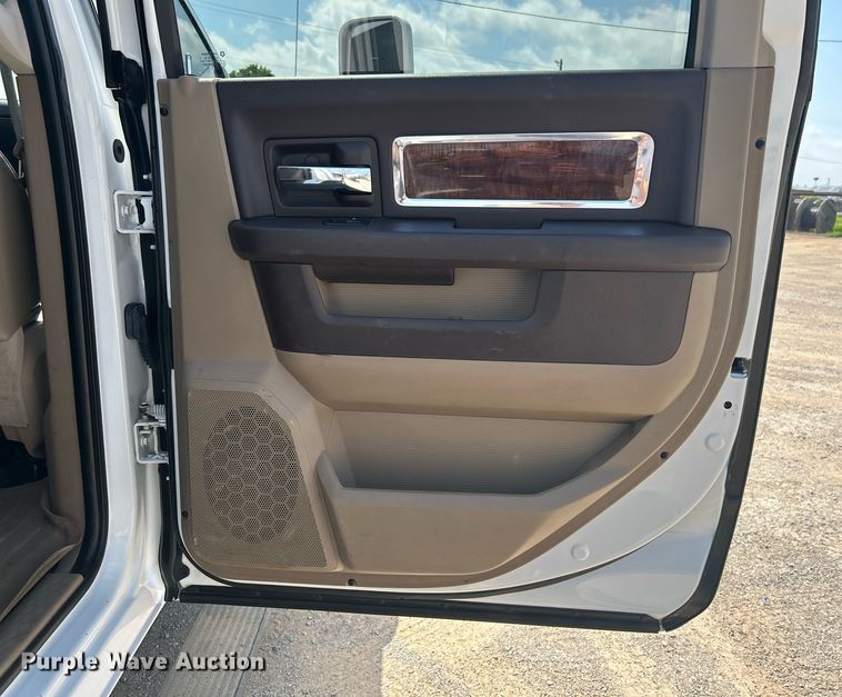 image for item DI7905 2012 Dodge Ram 5500HD  Crew Cab flatbed pickup truck