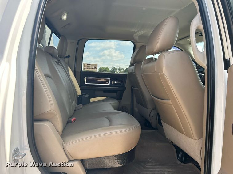 image for item DI7905 2012 Dodge Ram 5500HD  Crew Cab flatbed pickup truck